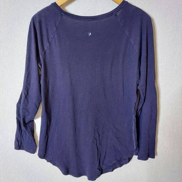 Lululemon Women's Blue Long Sleeve Crewneck tshirt top Sz Med - Picture 6 of 8
